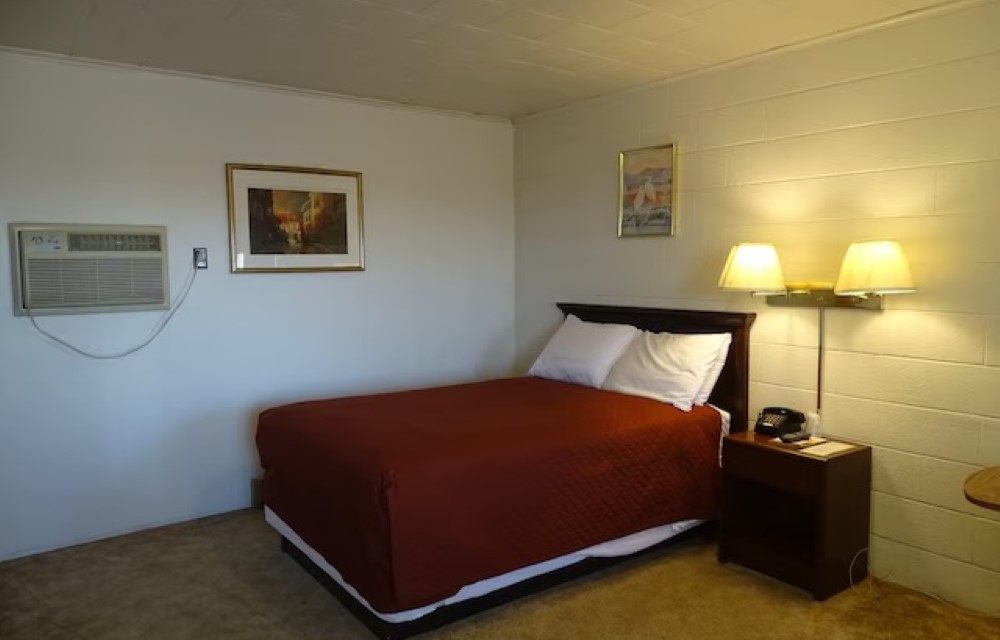 Single Queen Rooms